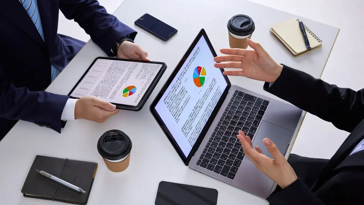 Reunión de equipo para elaborar el diagnóstico de un plan de igualdad en la empresa